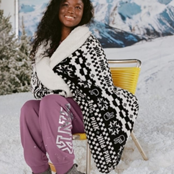 PINK Victoria's Secret Other - PINK Victoria's Secret Holiday Sherpa Throw Blanket